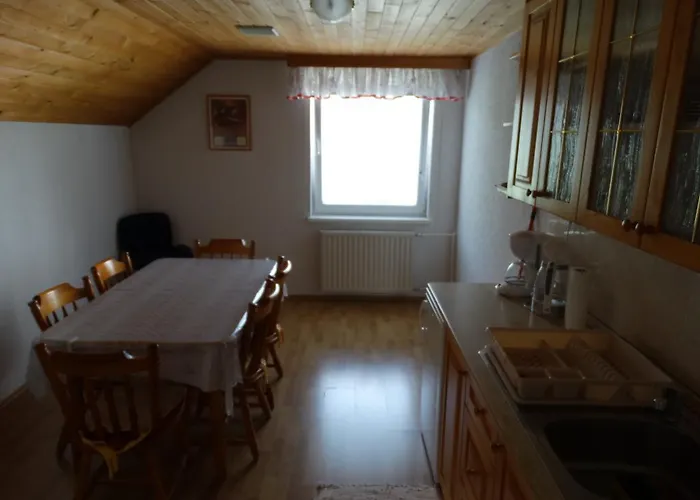 Guest house Rooms-apartment Renata 2*