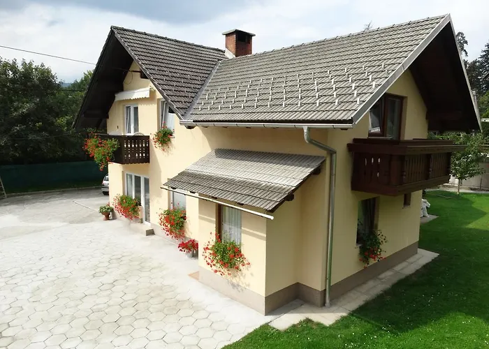 Guest house Rooms-apartment Renata 2*